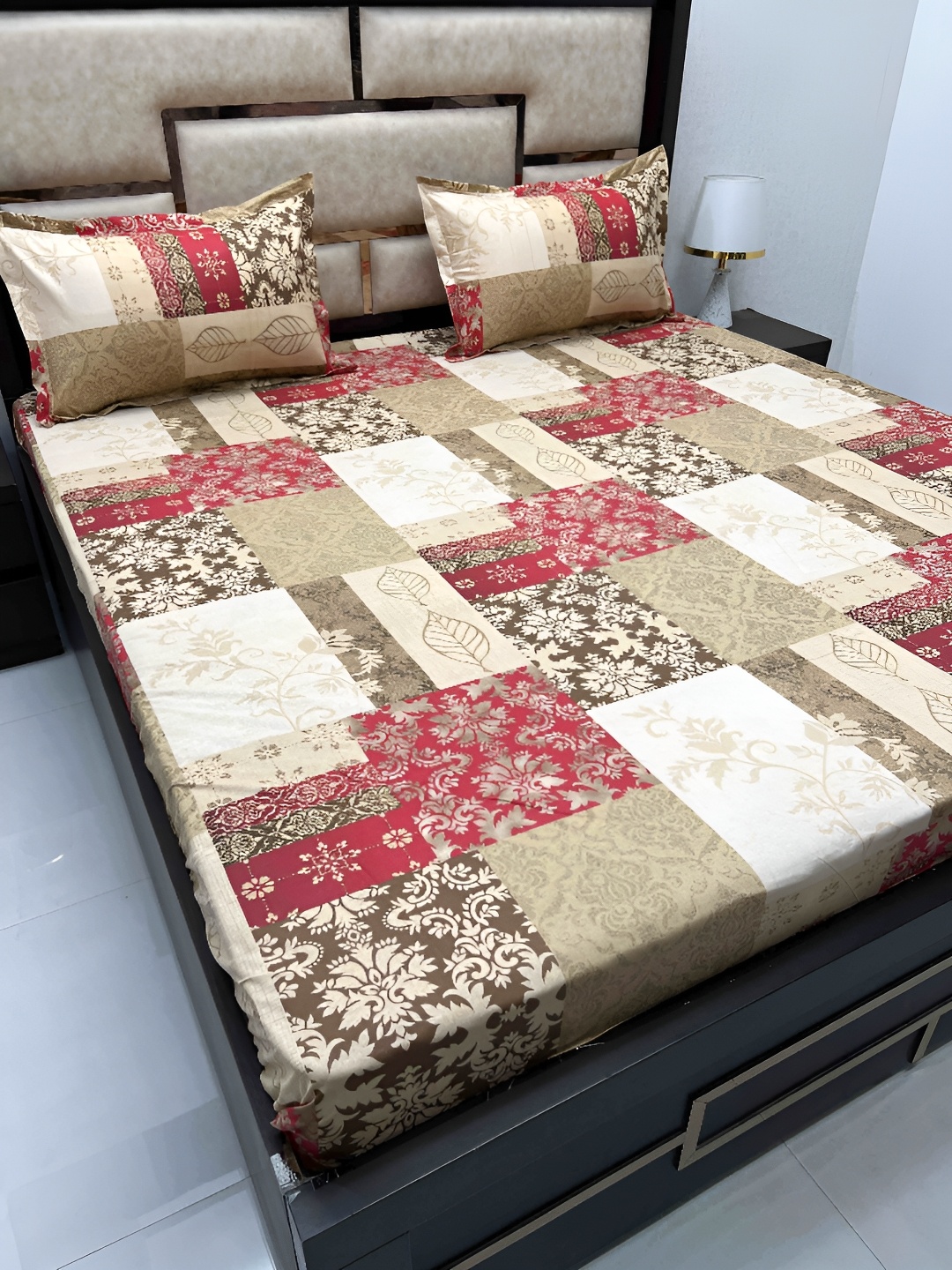 

Pure Decor Beige & Red Floral Cotton 380 TC King Bedsheet with 2 Pillow Covers