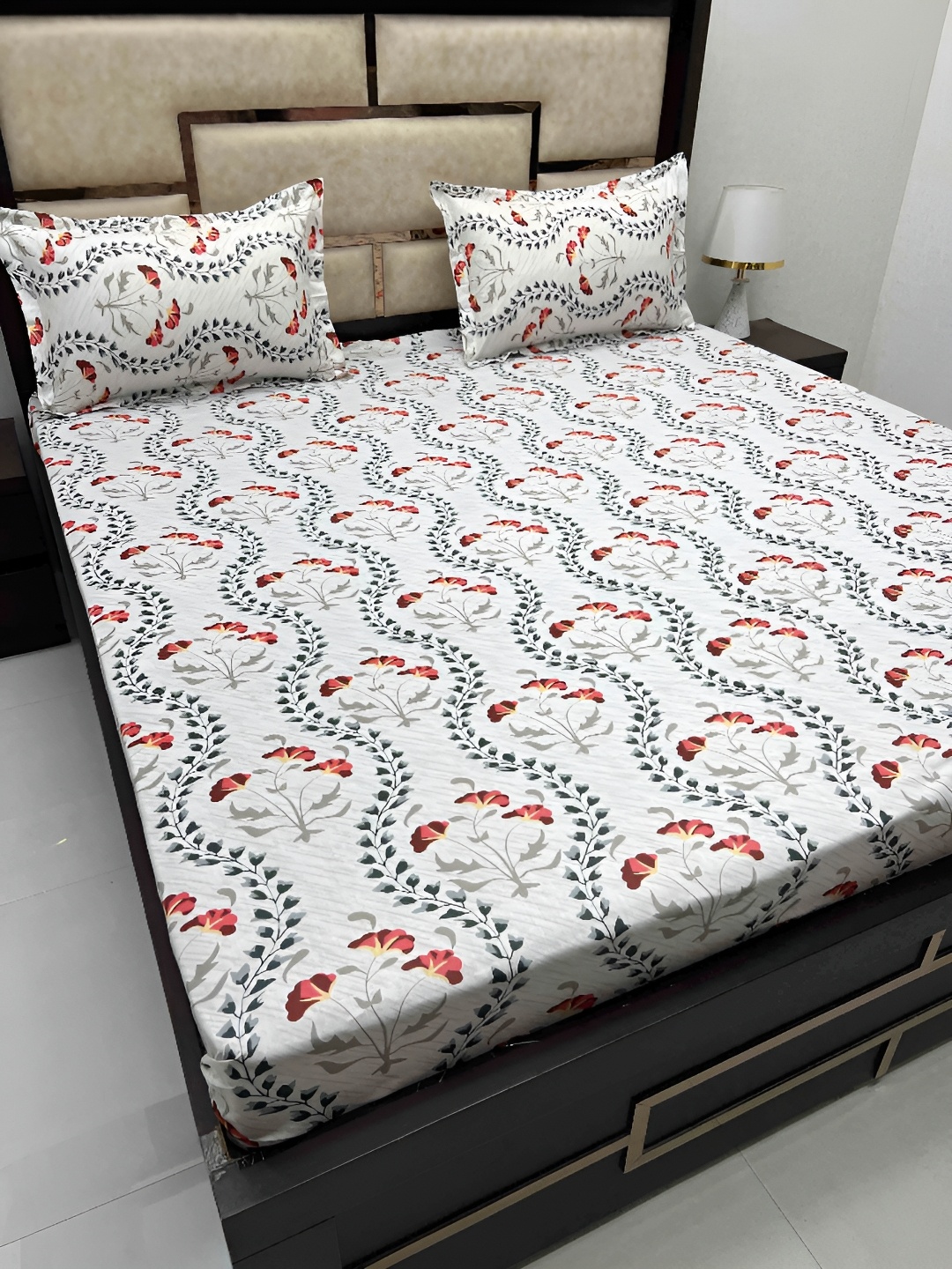 

Pure Decor Grey & Red Floral Cotton 380 TC King Bedsheet with 2 Pillow Covers