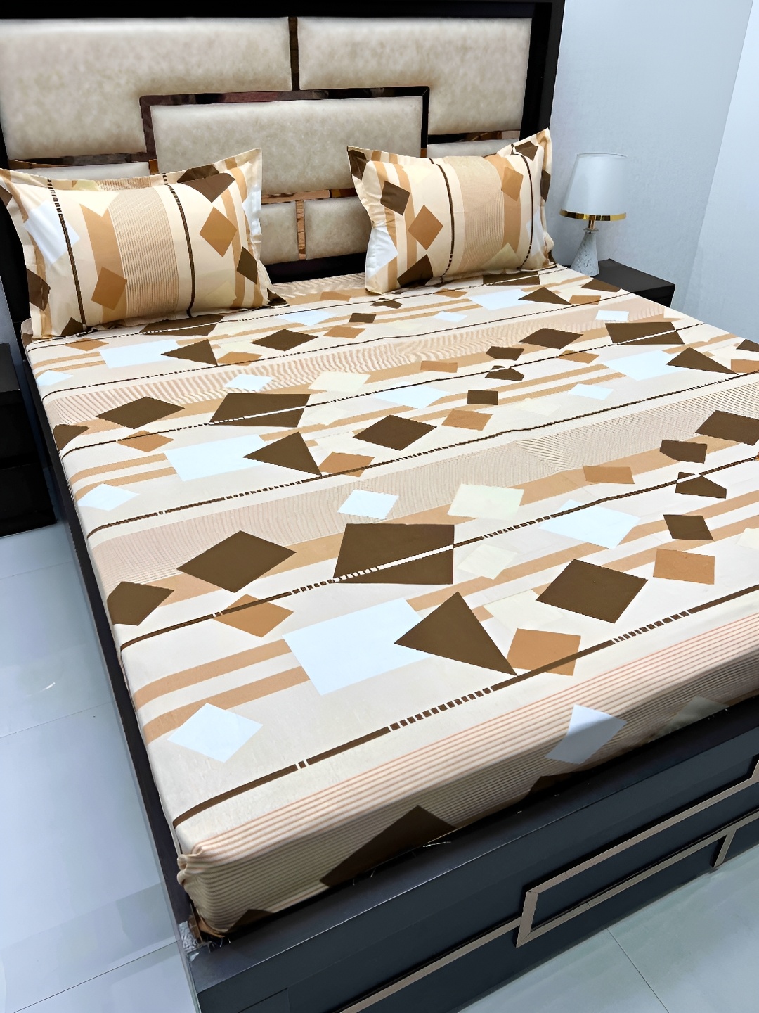 

Pure Decor Brown Geometric Cotton 380 GSM King Bedsheet with 2 Pillow Covers