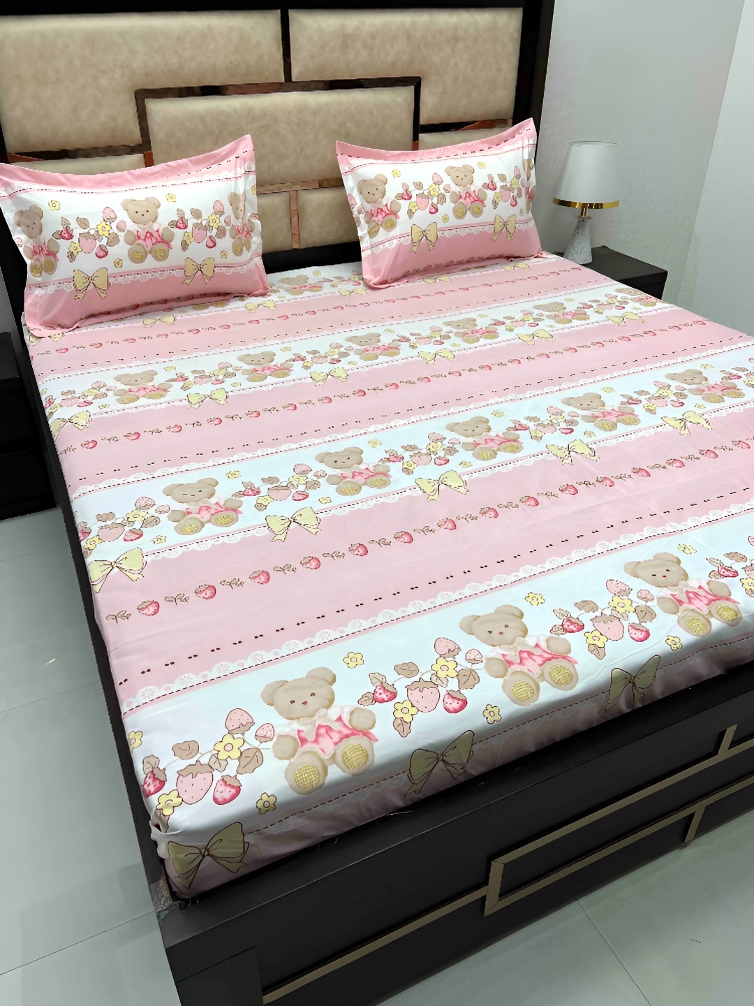 

Pure Decor Pink & White Cotton 260 TC Queen Bedsheet with 2 Pillow Covers