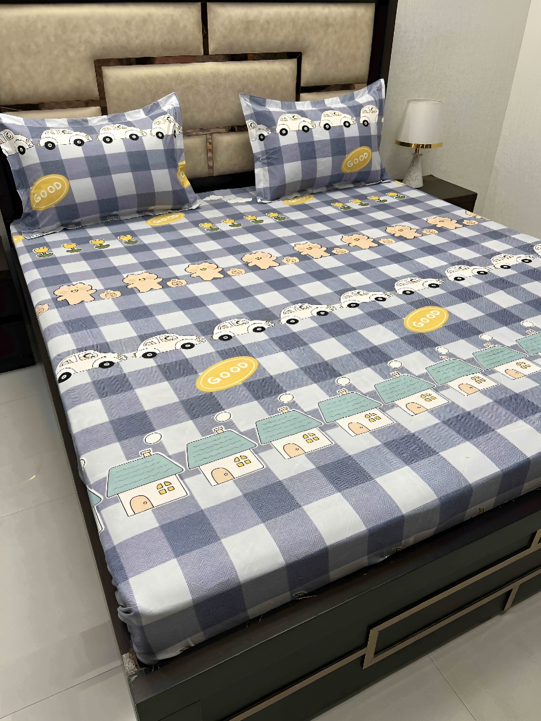

Pure Decor Grey & White Checked Cotton 260 TC Queen Bedsheet with 2 Pillow Covers