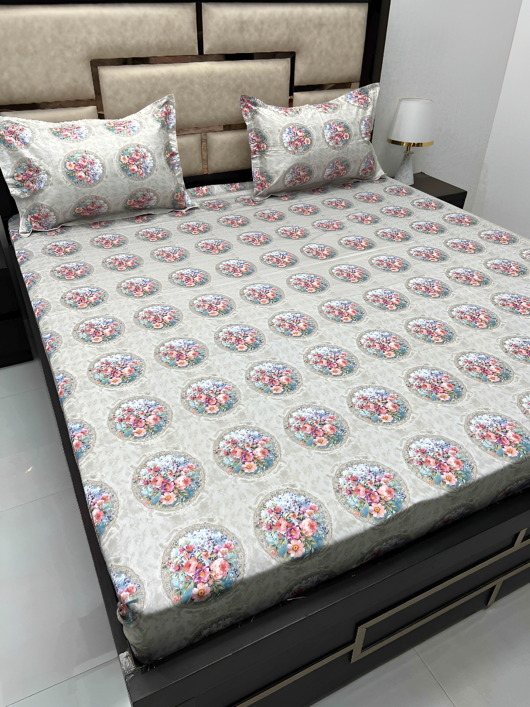 

Pure Decor Grey & Pink Floral Cotton 500 TC King Bedsheet with 2 Pillow Covers