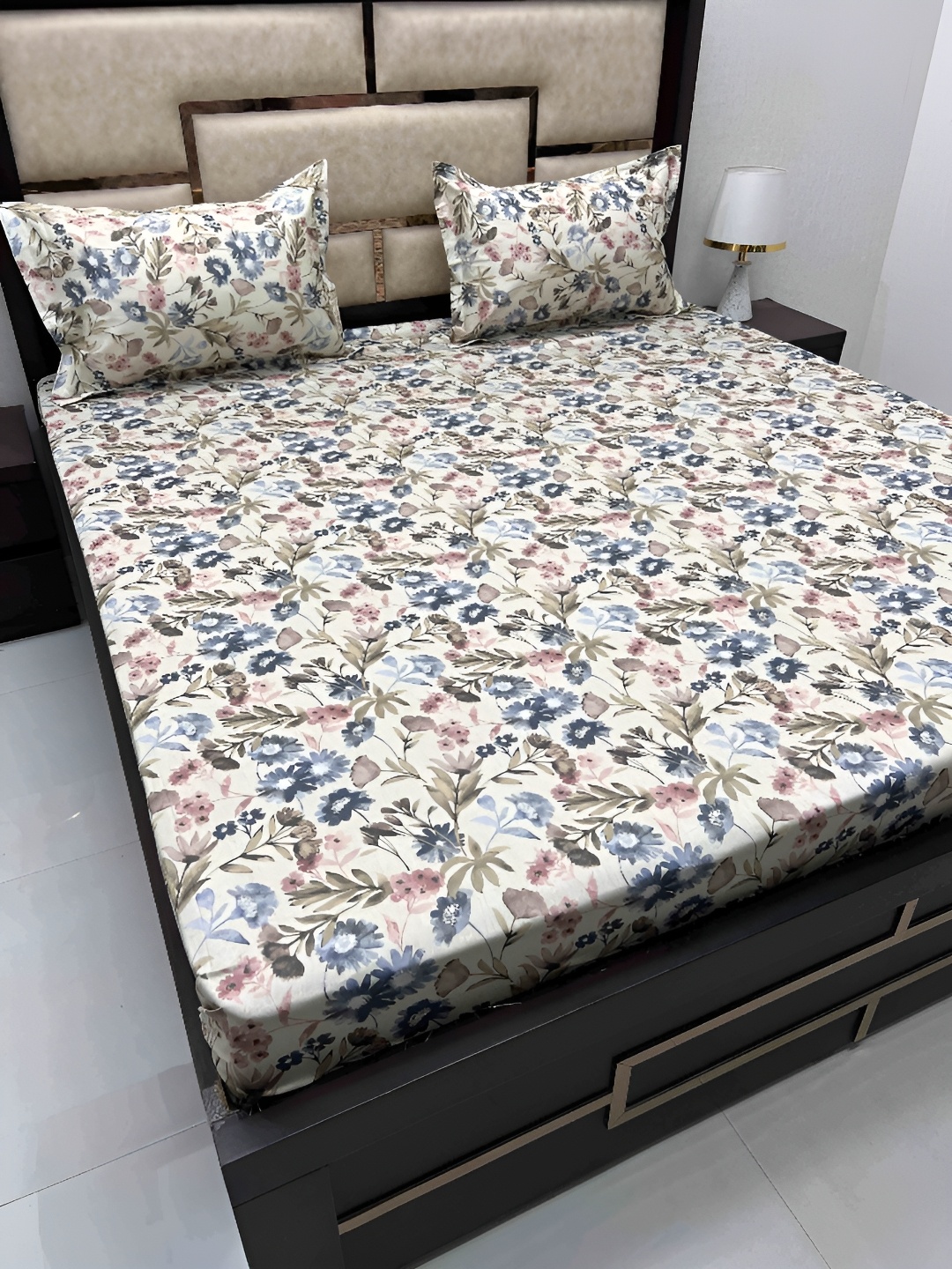 

Pure Decor Cream-Coloured & Brown Floral Cotton 500 TC King Bedsheet with 2 Pillow Covers