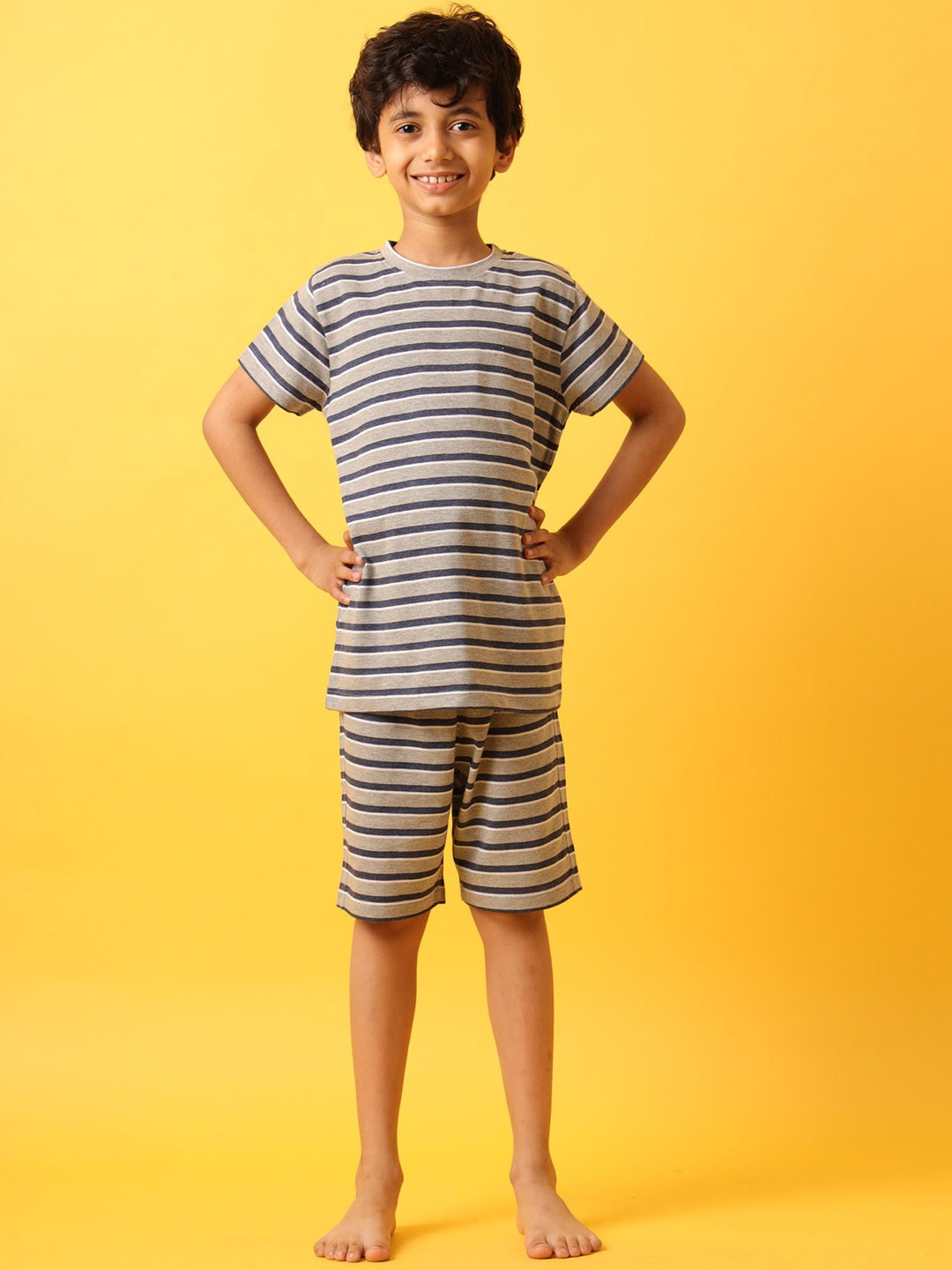 

Anthrilo Boys Striped T-shirt With Shorts, Black