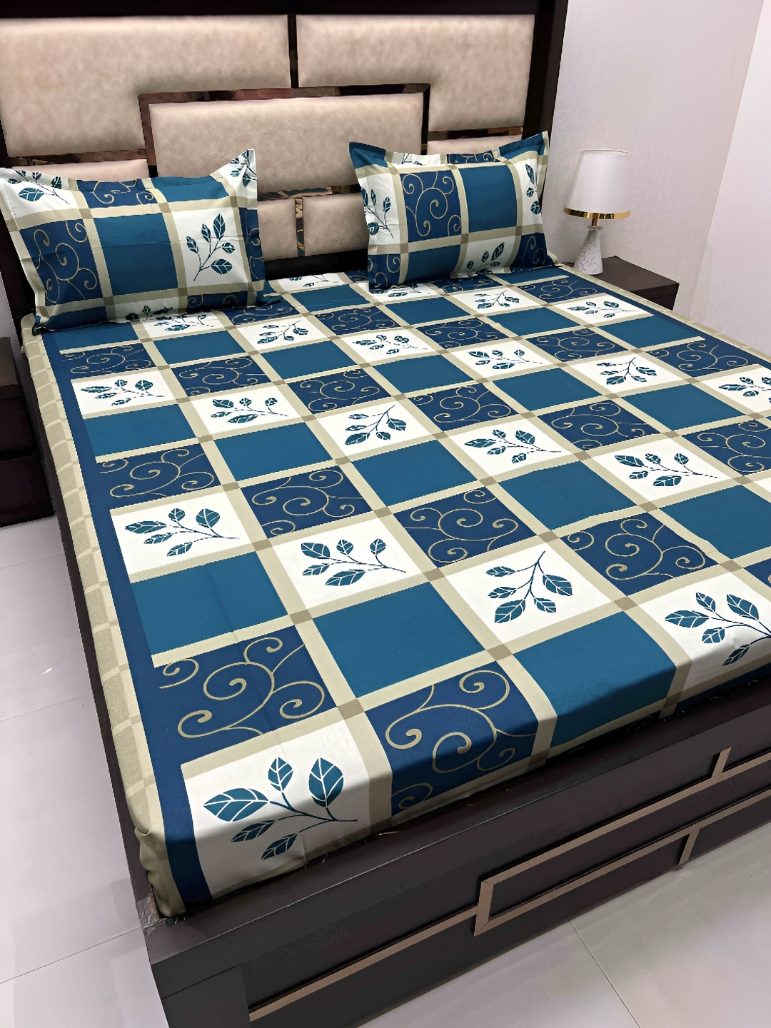 

Pure Decor Teal & White Floral Cotton 380 TC King Bedsheet with 2 Pillow Covers