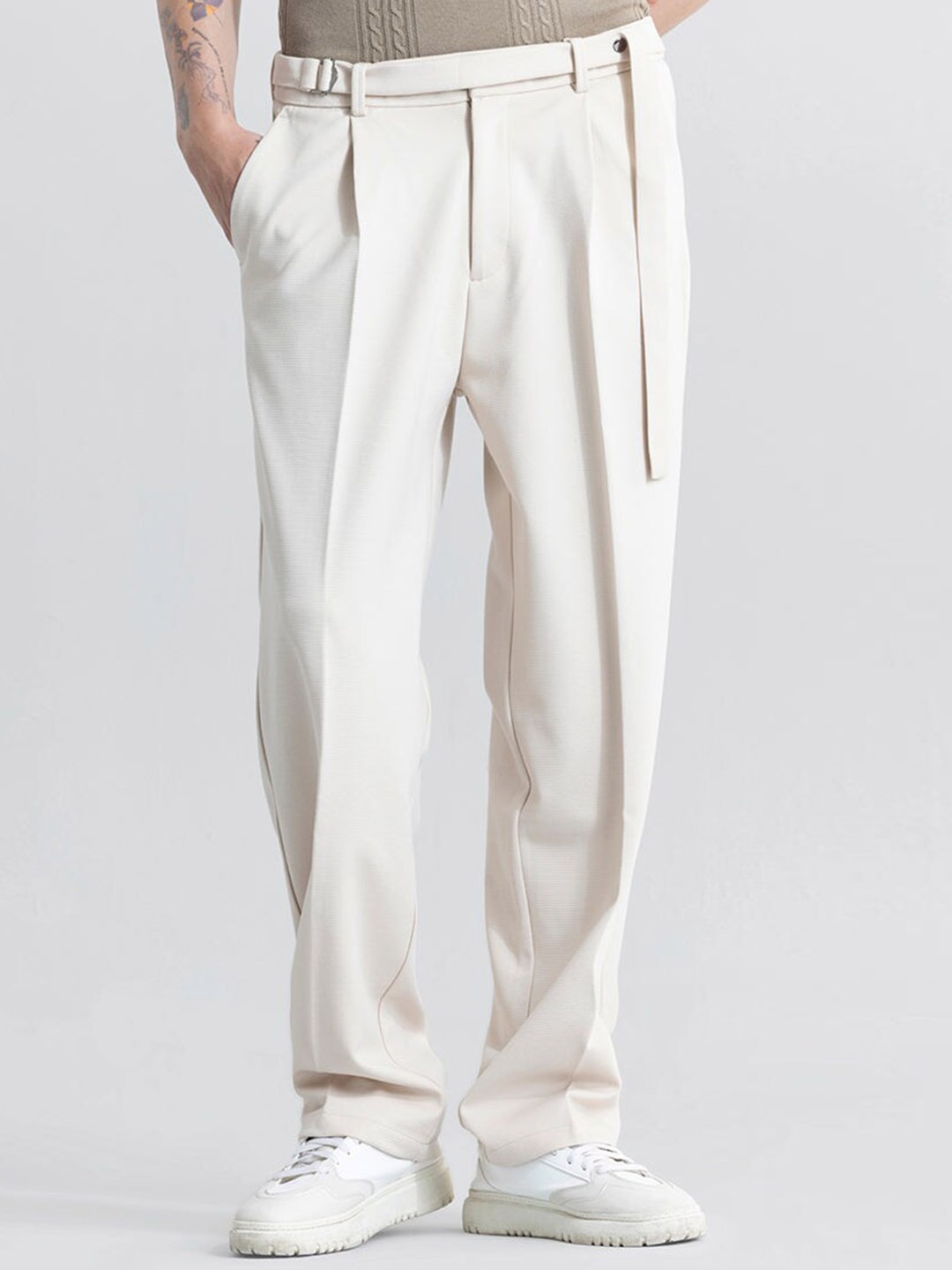

Snitch Men Relaxed Mid-Rise Tapered Fit Trousers, Cream