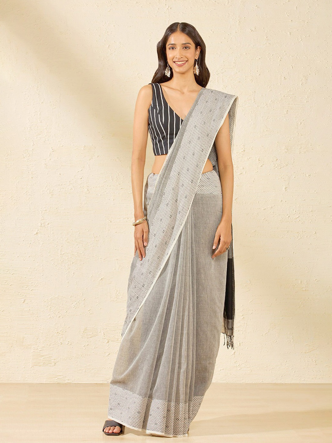 

Taneira Pure Cotton Saree, Grey