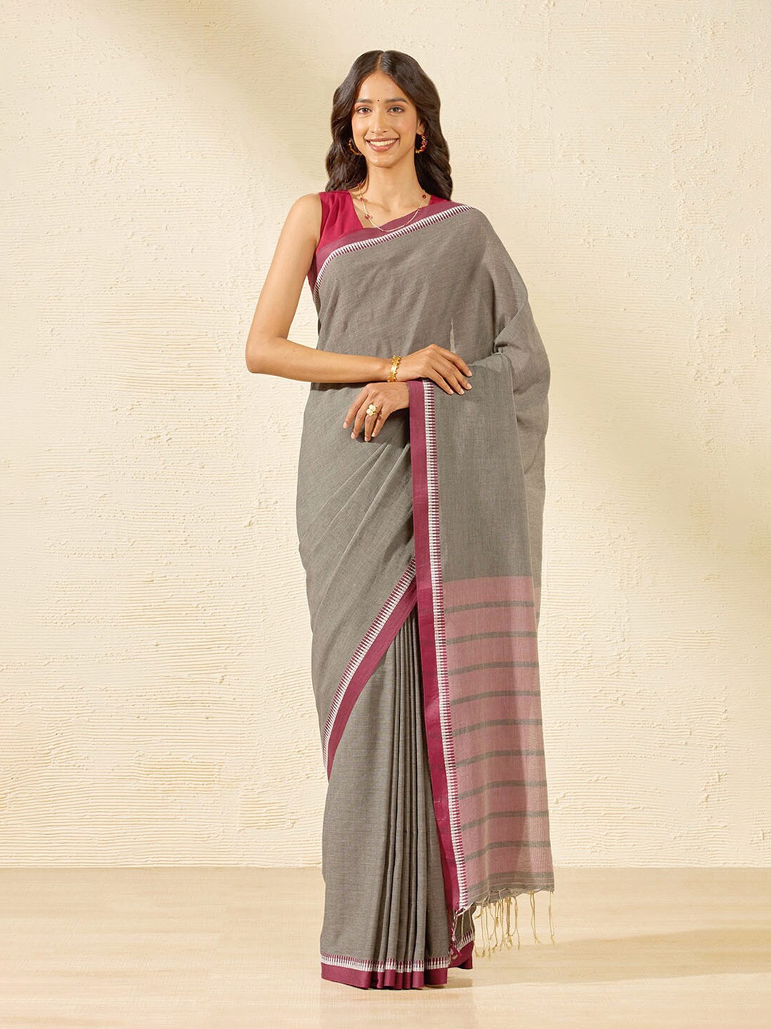 

Taneira Pure Cotton Saree, Grey