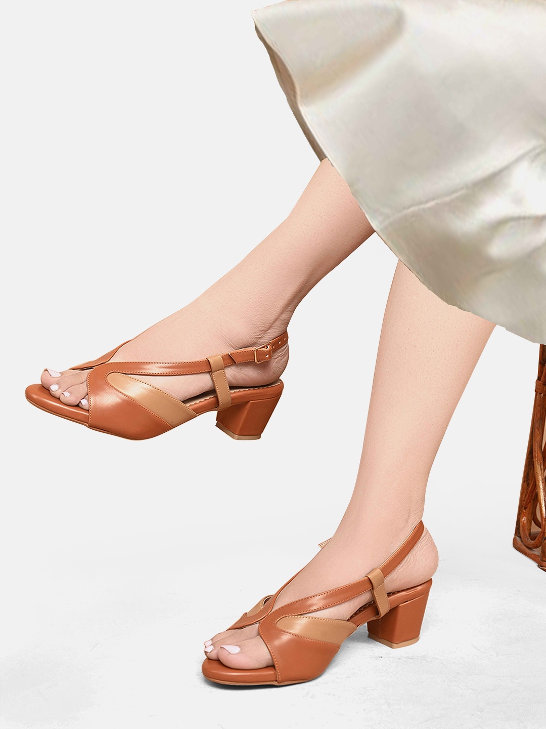 

ALL TABS OPEN Block Heel Pumps With Buckle, Tan