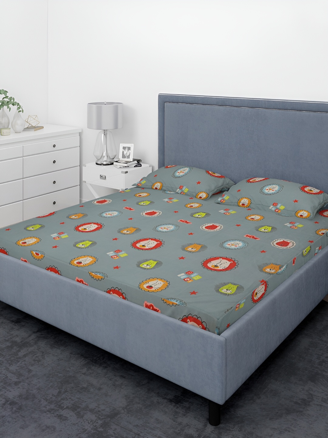 

THE CONVERSION Grey Microfiber 200 TC Queen Bedsheet with 2 Pillow Covers