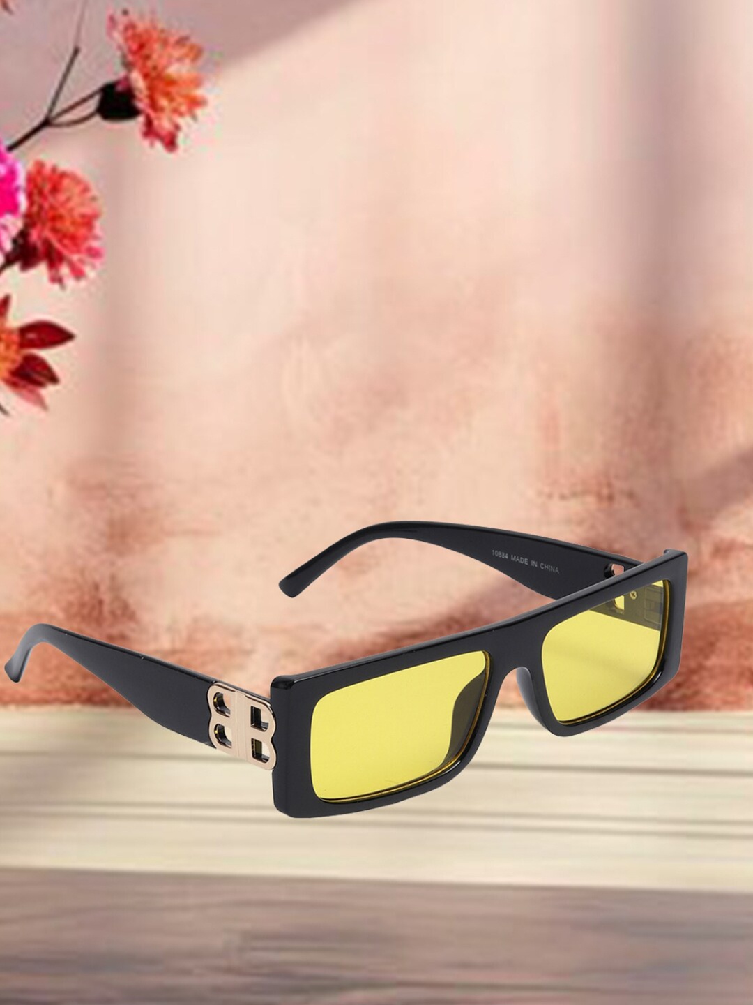 

The Roadster Lifestyle Co Women UV Protected Lens Rectangle Sunglasses RDSG-10884-06, Yellow
