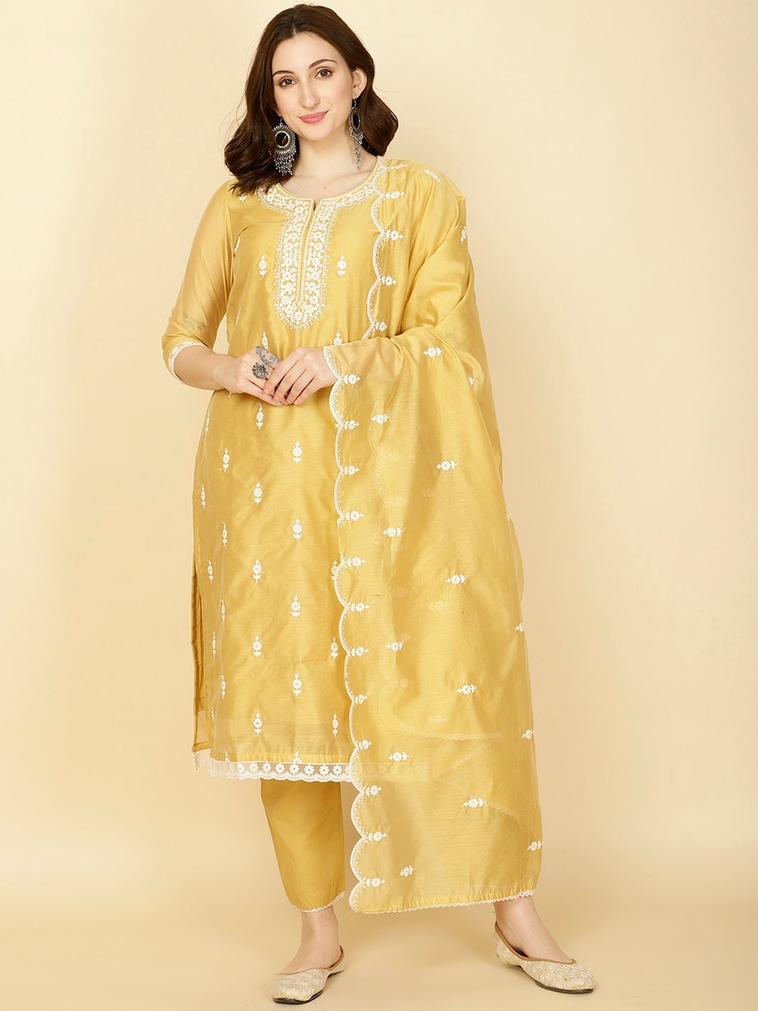 

Meena Bazaar Floral Embroidered Round Neck Three-Quarter Sleeves Kurta Set, Yellow