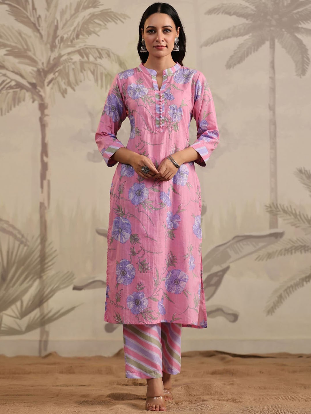 

Meena Bazaar Women Floral Printed Straight Kurta With Trousers, Pink