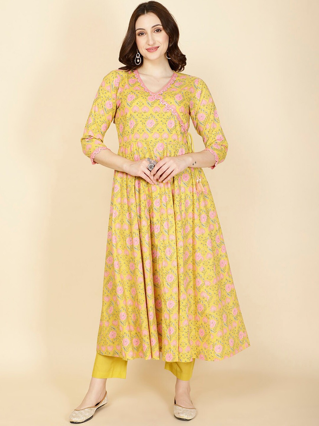 

Meena Bazaar Floral Printed V-Neck Three-Quarter Sleeves Kurta with Trousers, Pink