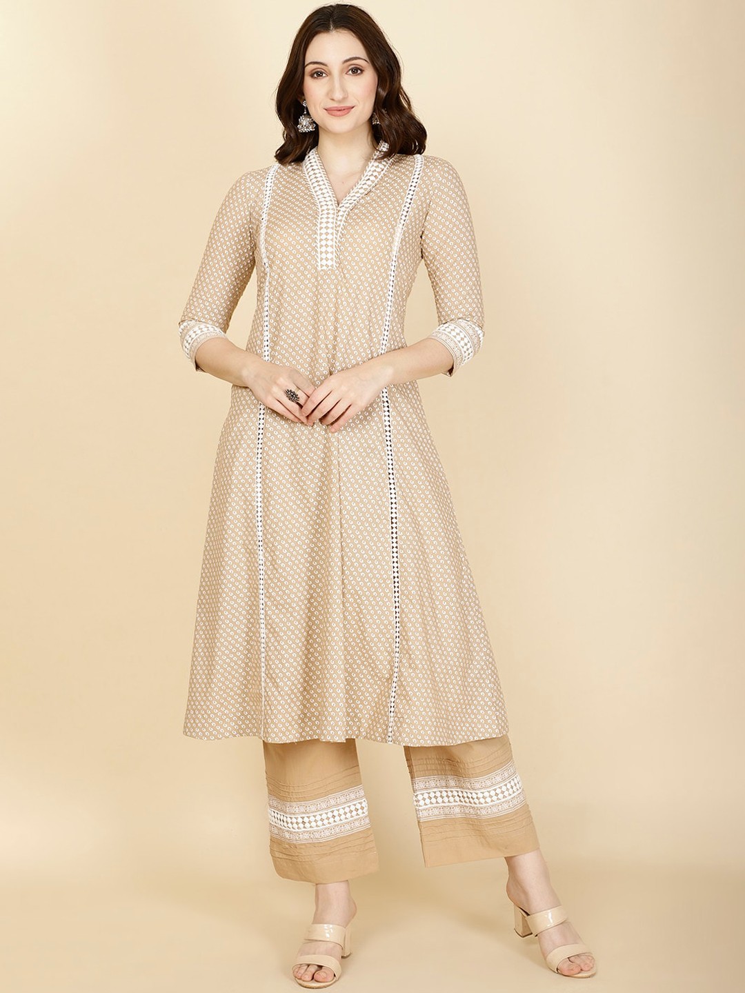 

Meena Bazaar Printed V-Neck Three-Quarter Sleeves Kurta with Trousers, Beige