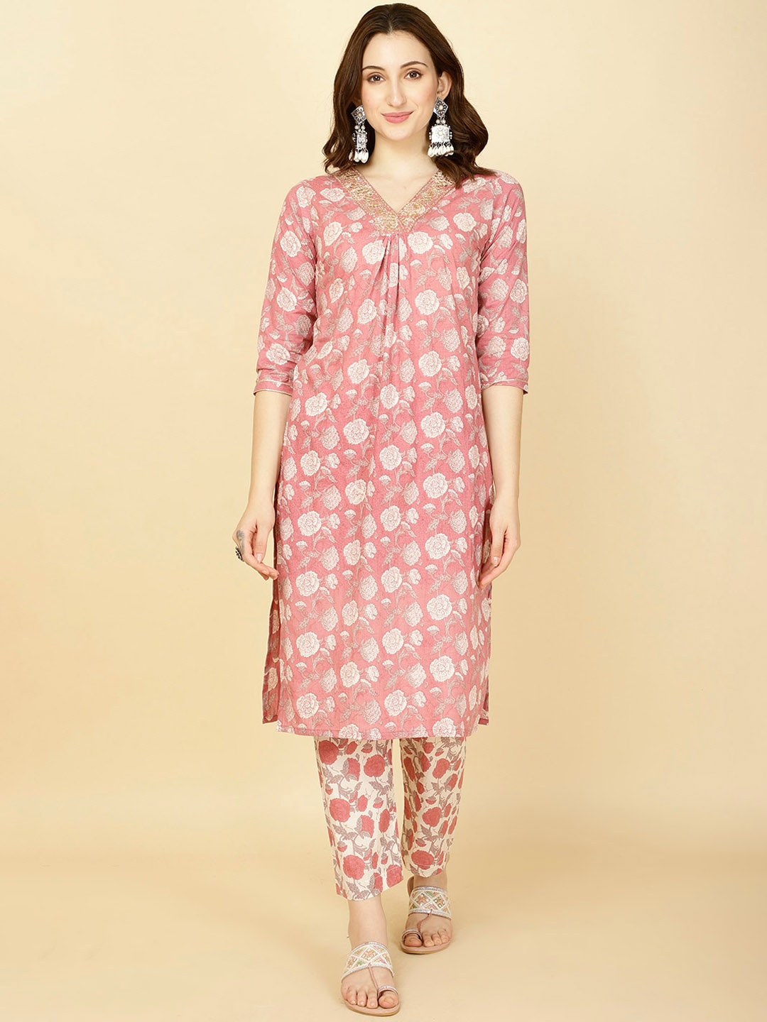 

Meena Bazaar Ethnic Motifs Printed V-Neck Three-Quarter Sleeves Kurta with Trousers, Pink