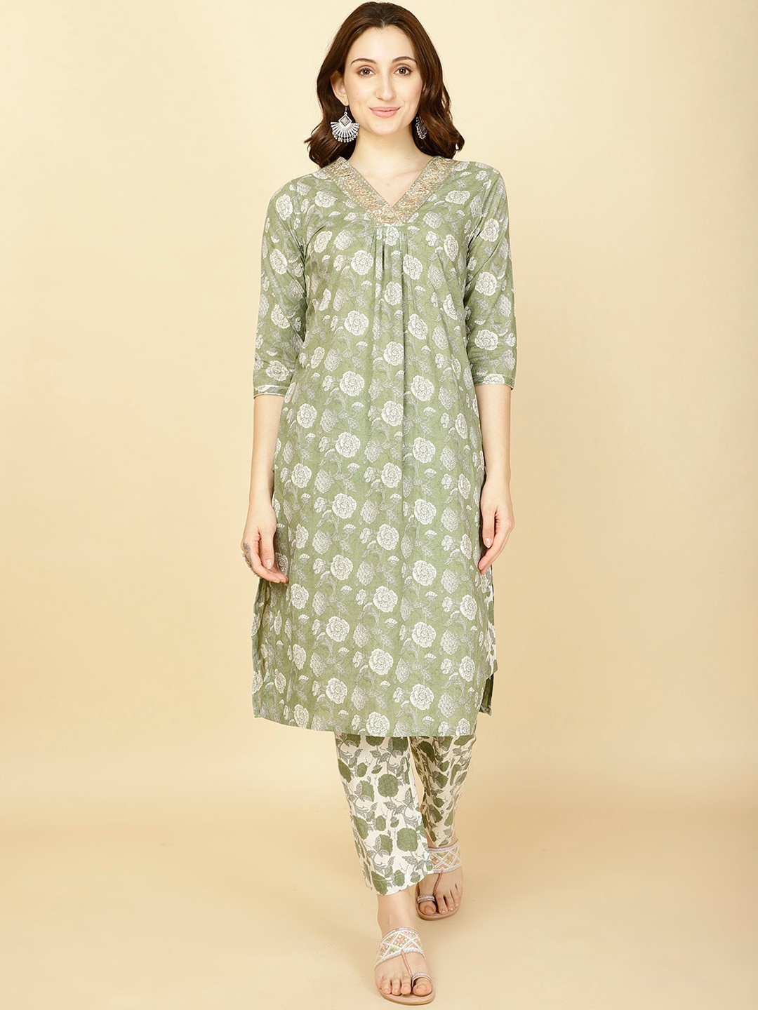 

Meena Bazaar Floral Printed Pure Cotton Straight Kurta with Trousers, Green