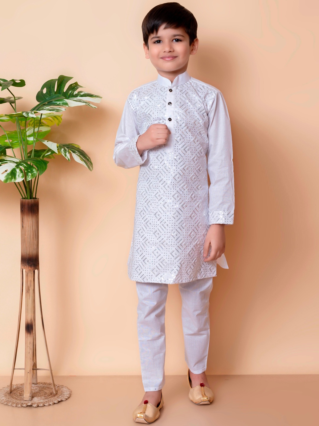 

BAESD Boys Embroidered Regular Sequinned Kurta with Pyjamas, White