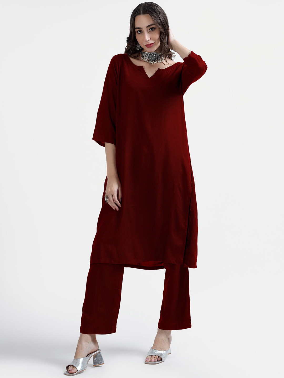 

TYAAR Straight Regular Kurta with Trousers, Maroon