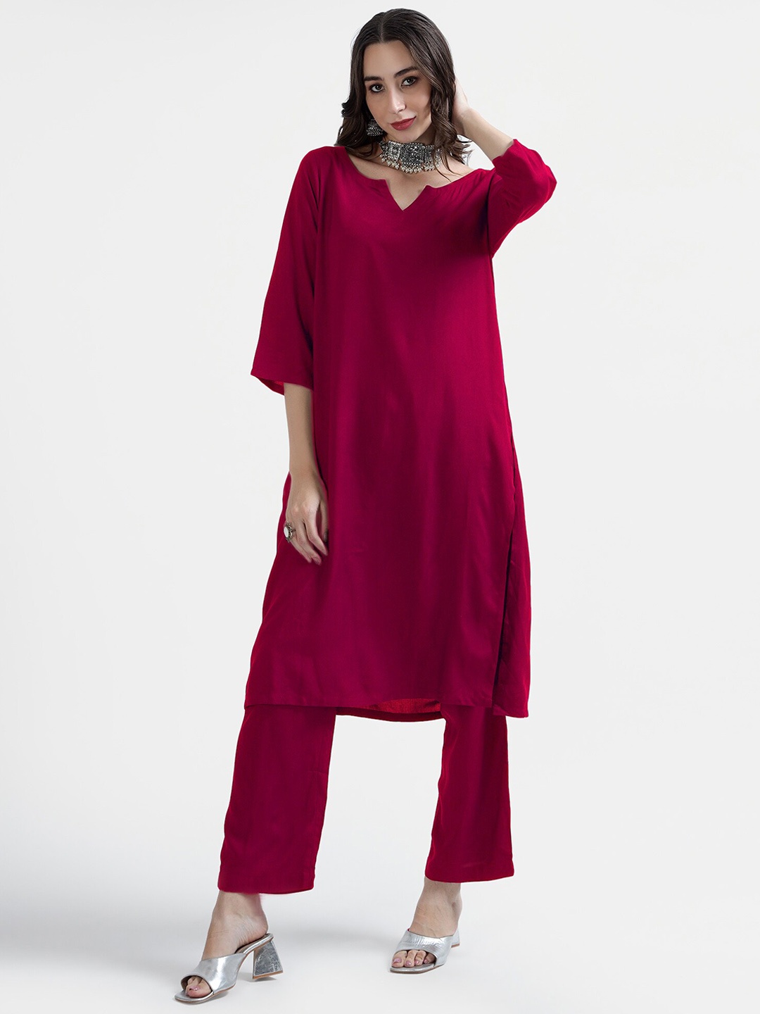 

TYAAR Straight Regular Kurta with Trousers, Magenta