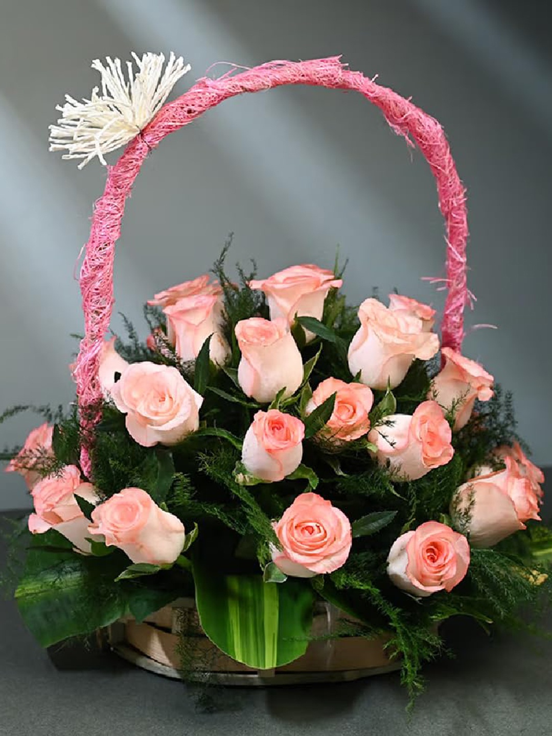 

Floweraura 20 Pieces Pink Roses Fresh Flowers Bouquet With Wooden Basket