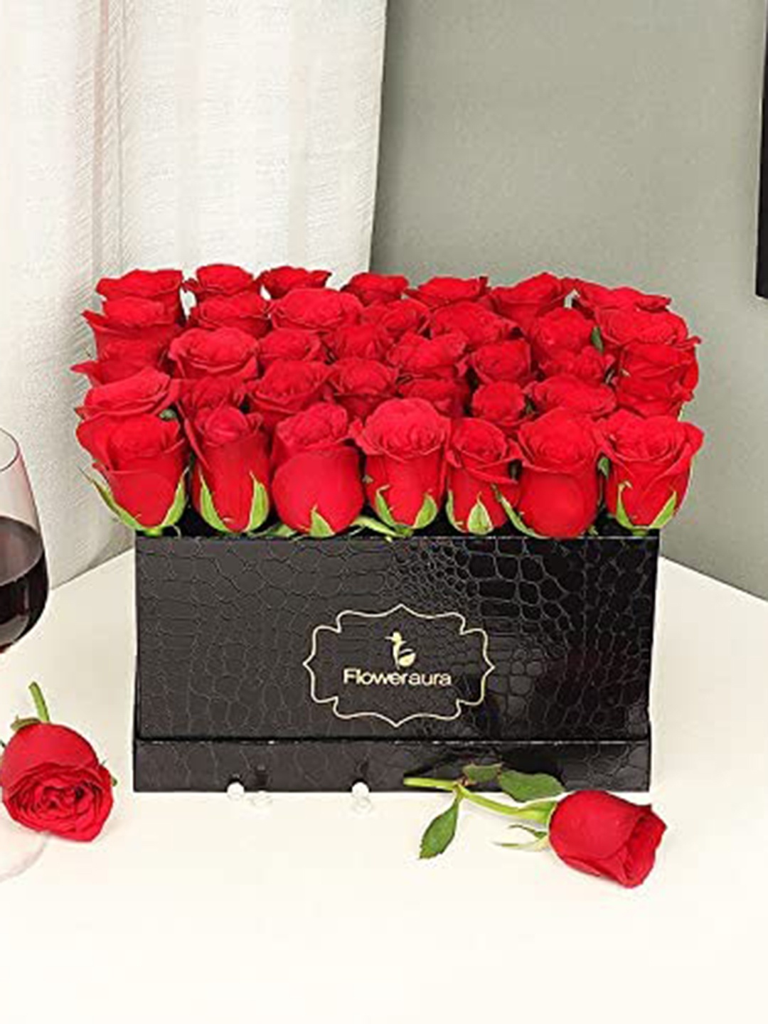 

Floweraura Red & Black 35 Pieces Roses Fresh Flowers Bouquet In Box