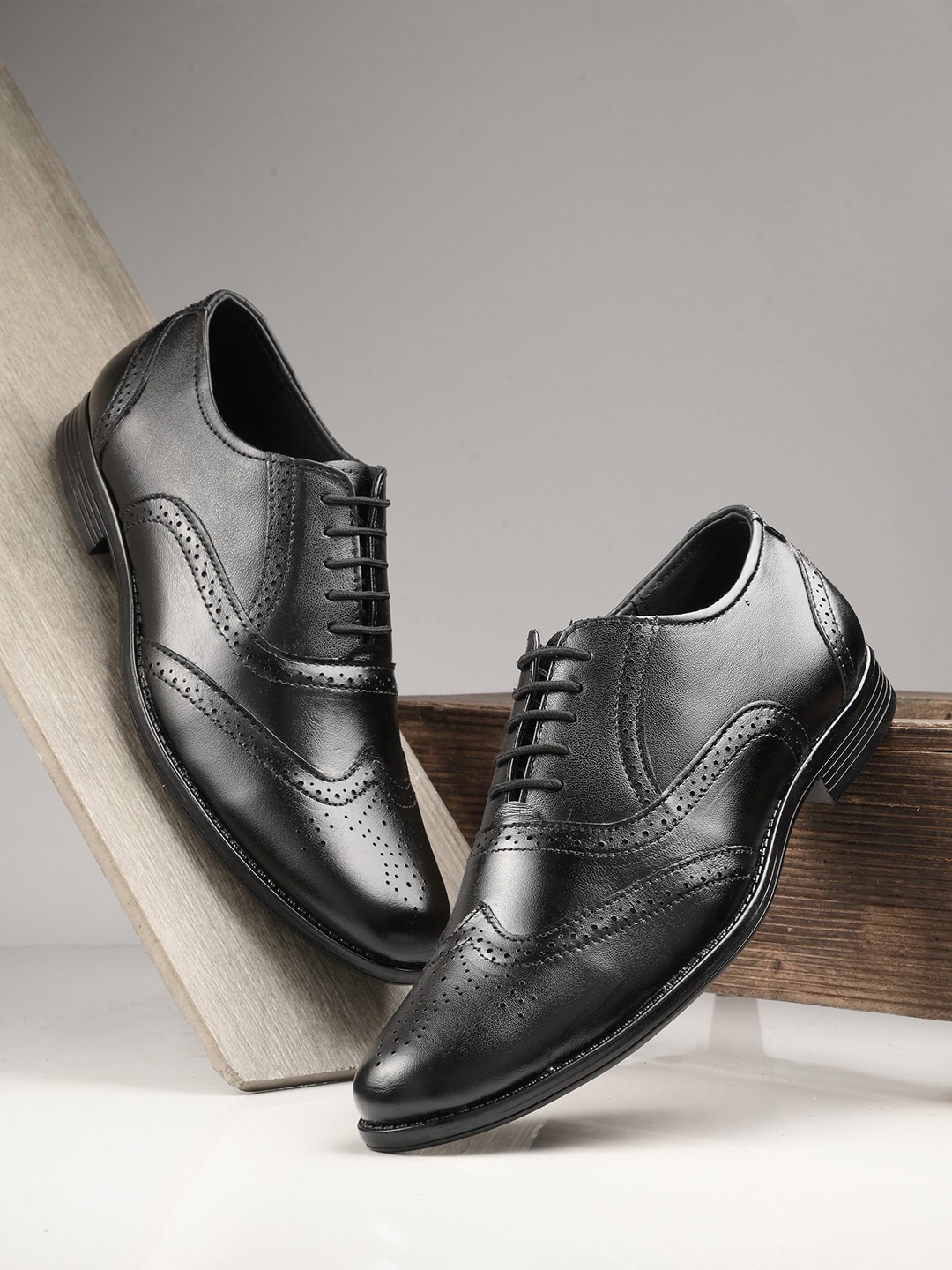 

HERE&NOW Men Textured Round Toe Leather Formal Brogues, Black