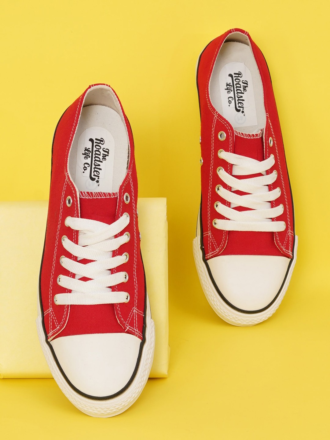 

The Roadster Lifestyle Co. Men Red Textured Comfort Insole Canvas Lace-Up Sneakers