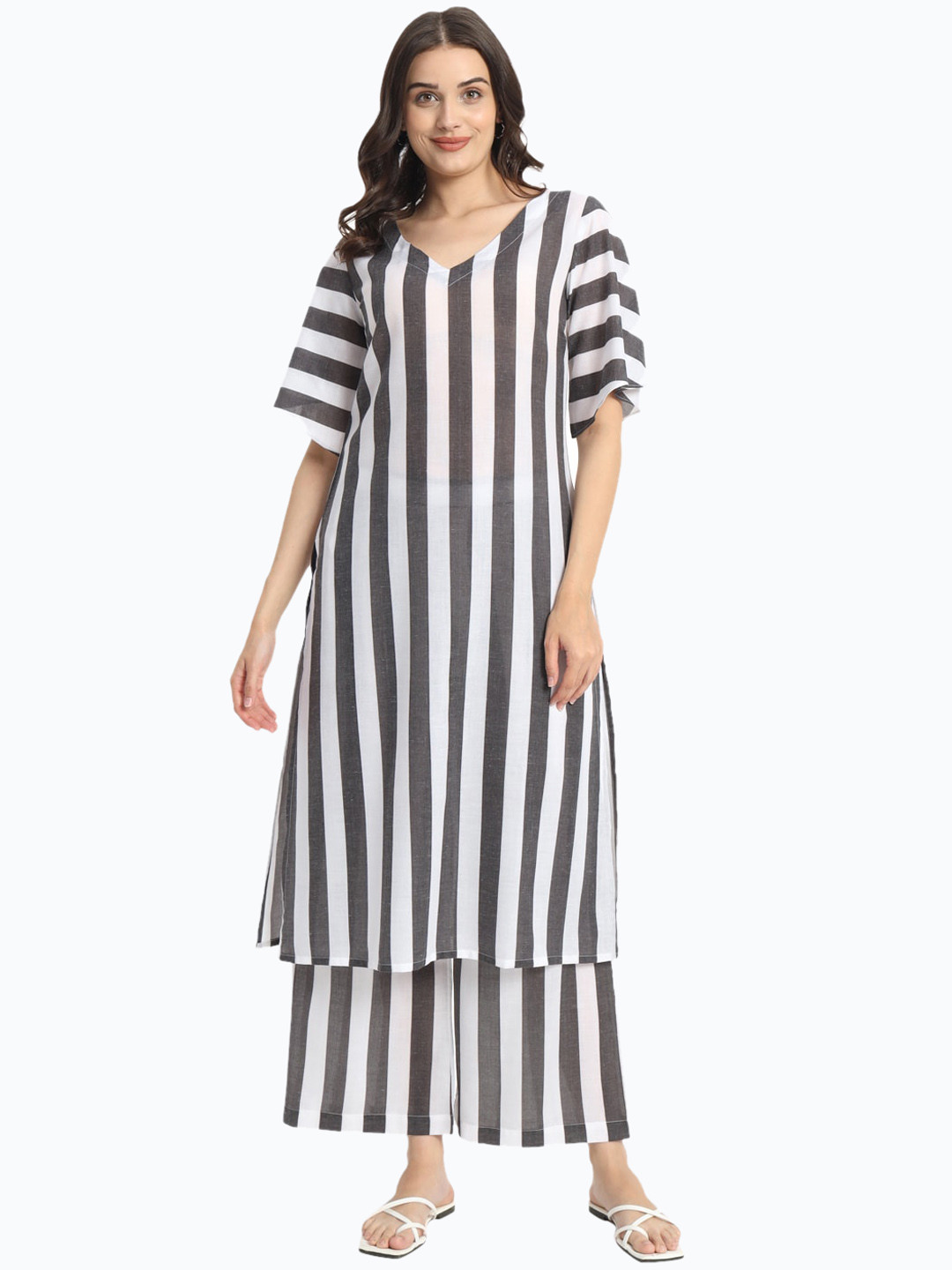 

FABNEST Striped Straight Kurta With Palazzos, Black