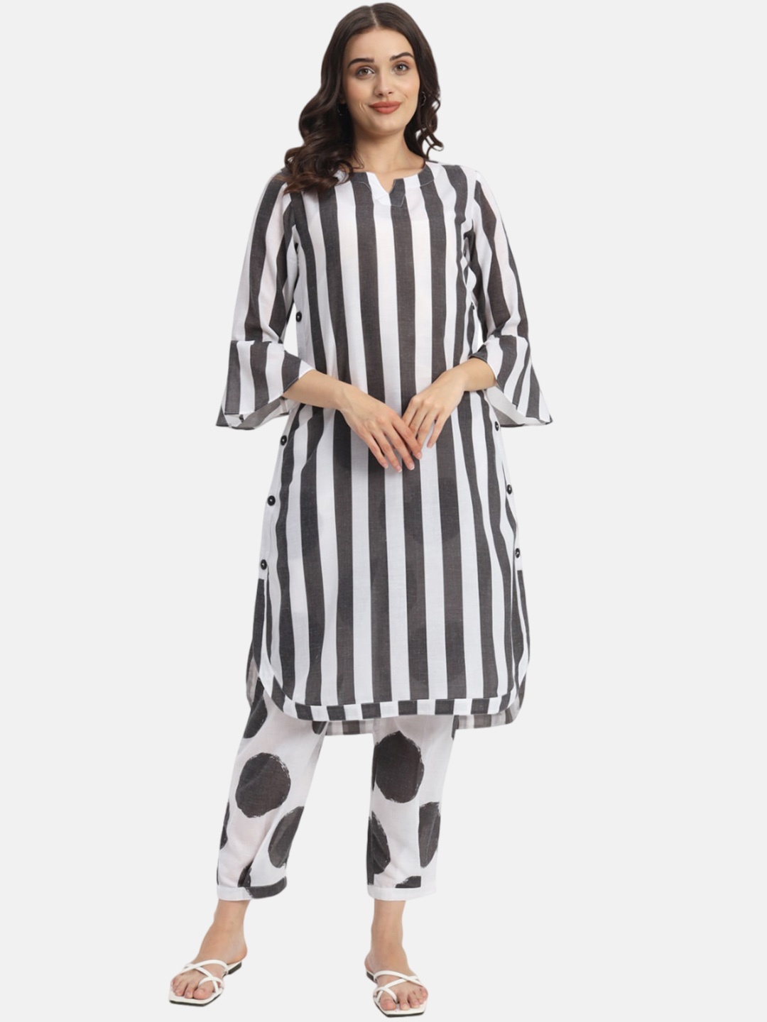 

FABNEST Striped Bell Sleeves Straight Kurta With Palazzos, Black