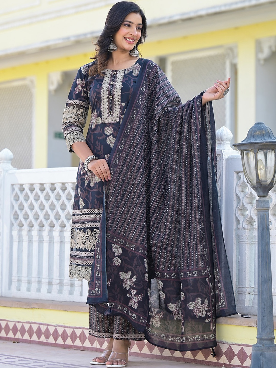 

Yufta Black Floral Printed Pure Cotton Pakistani Style Kurta With Trousers & Dupatta