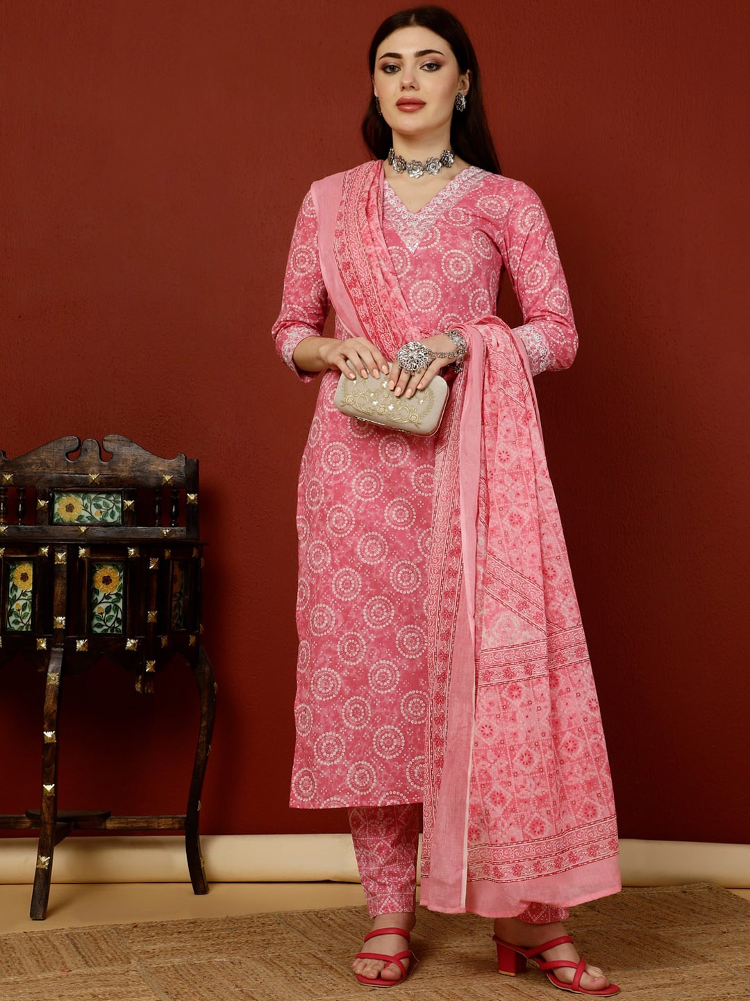 

GULMOHAR JAIPUR Floral Printed V-Neck Pure Cotton Straight Kurta Set, Pink