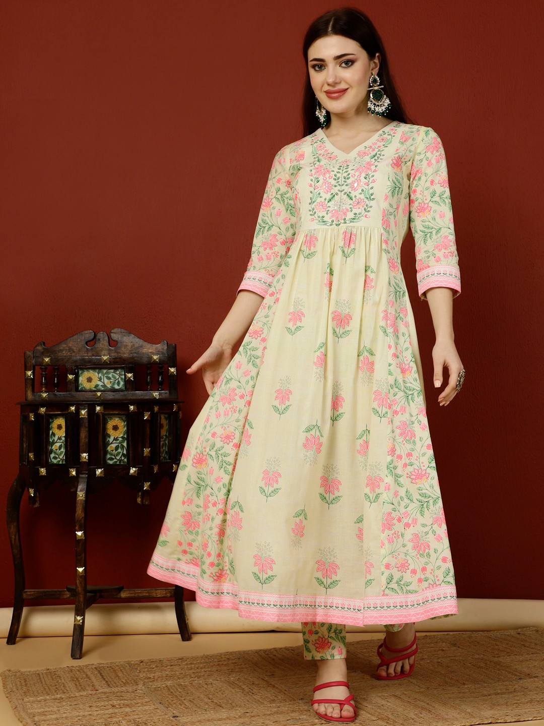 

GULMOHAR JAIPUR Floral Printed Flared V-Neck Pure Cotton Anarkali Kurta Set, Cream