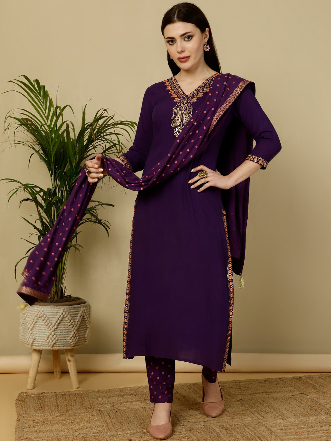 

GULMOHAR JAIPUR Paisley Yoke Design V-Neck Gotta Patti Straight Kurta Set, Purple