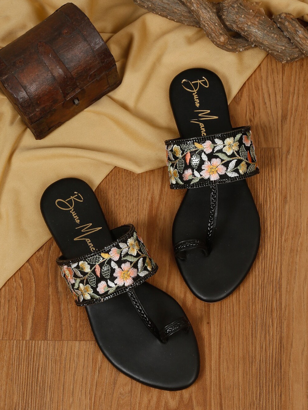 

Bruno Manetti Embroidered One Toe Flats, Black