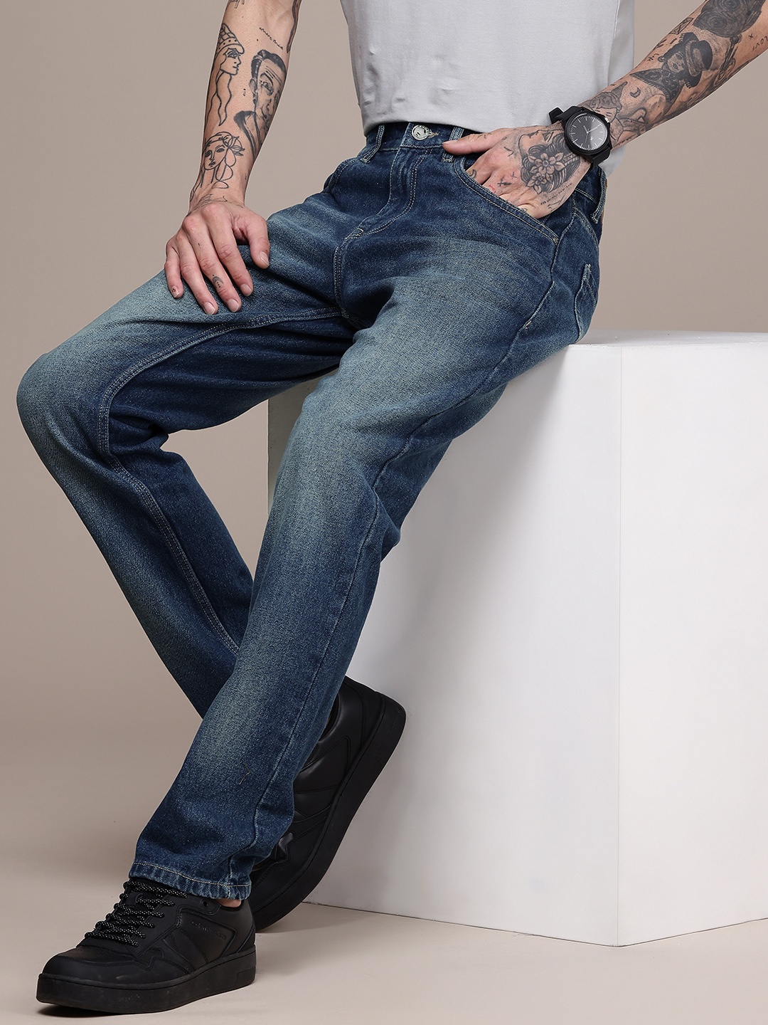 

WROGN Men Pure Cotton Relaxed Fit Heavy Fade Jeans, Blue