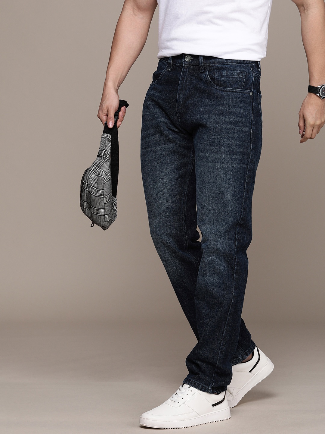 

WROGN Men Pure Cotton Relaxed Fit Light Fade Jeans, Blue