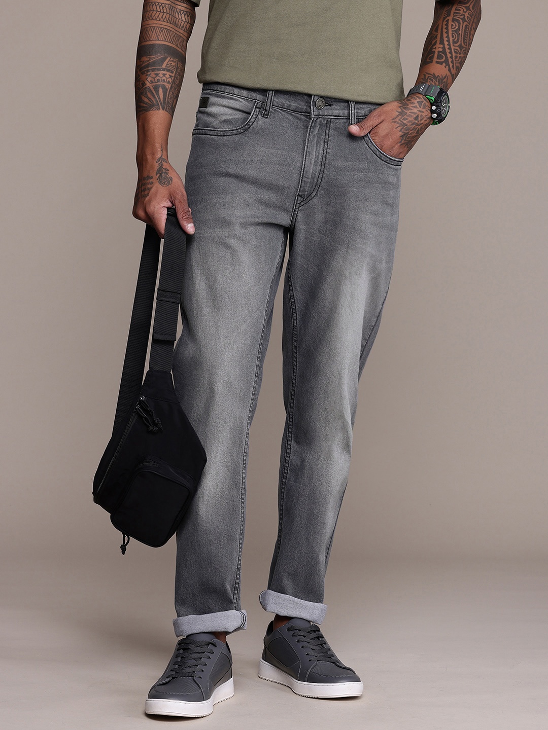 

WROGN Men Straight Fit Heavy Fade Stretchable Jeans, Grey