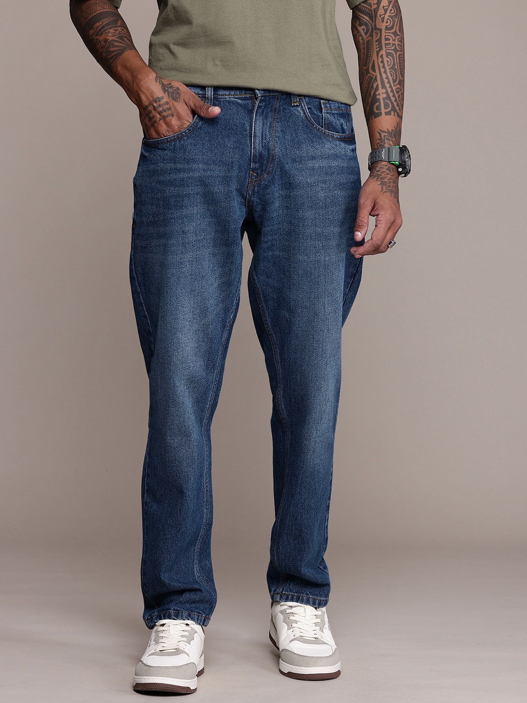 

WROGN Men Pure Cotton Relaxed Fit Light Fade Stretchable Jeans, Blue