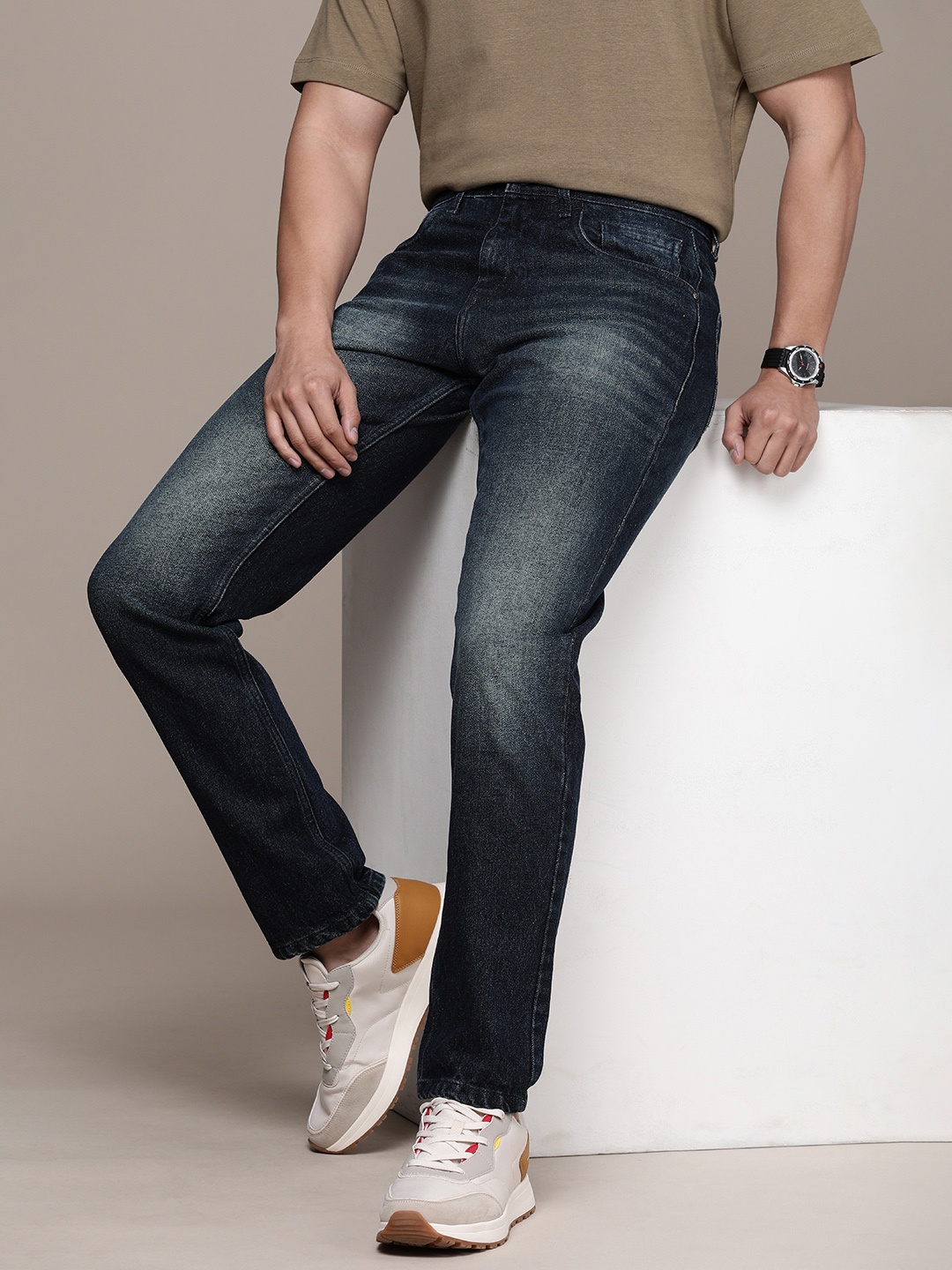 

WROGN Men Loose Fit Pure Cotton Heavy Fade Jeans, Blue