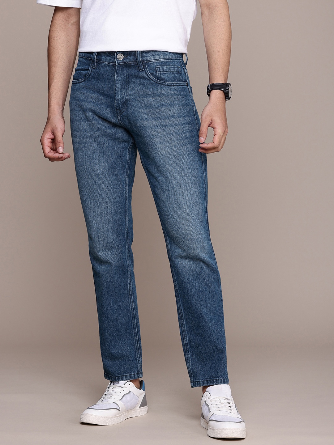 

WROGN Men Relaxed Fit Light Fade Stretchable Pure Cotton Jeans, Blue