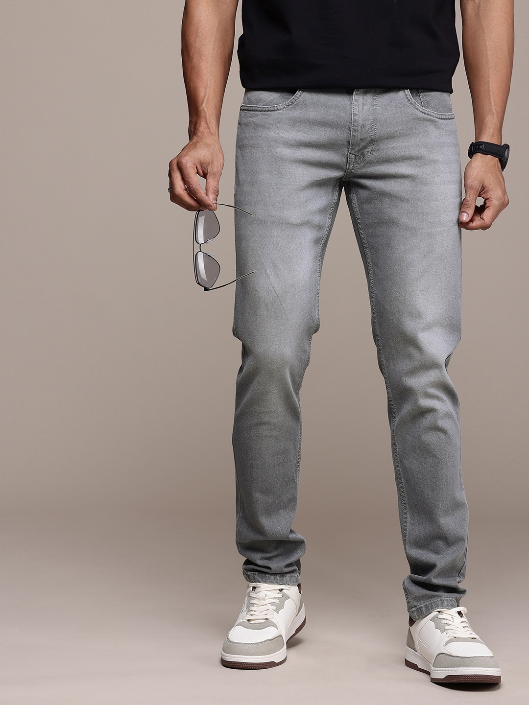 

WROGN Men Slim Fit Light Fade Stretchable Jeans, Grey