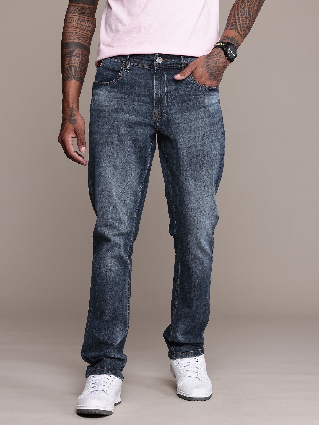 

WROGN Men Straight Fit Light Fade Stretchable Jeans, Blue