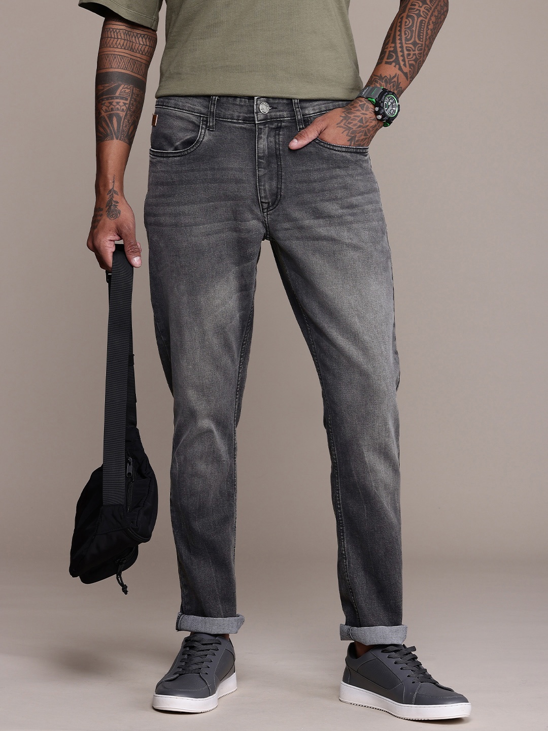 

WROGN Men Straight Fit Heavy Fade Stretchable Jeans, Grey