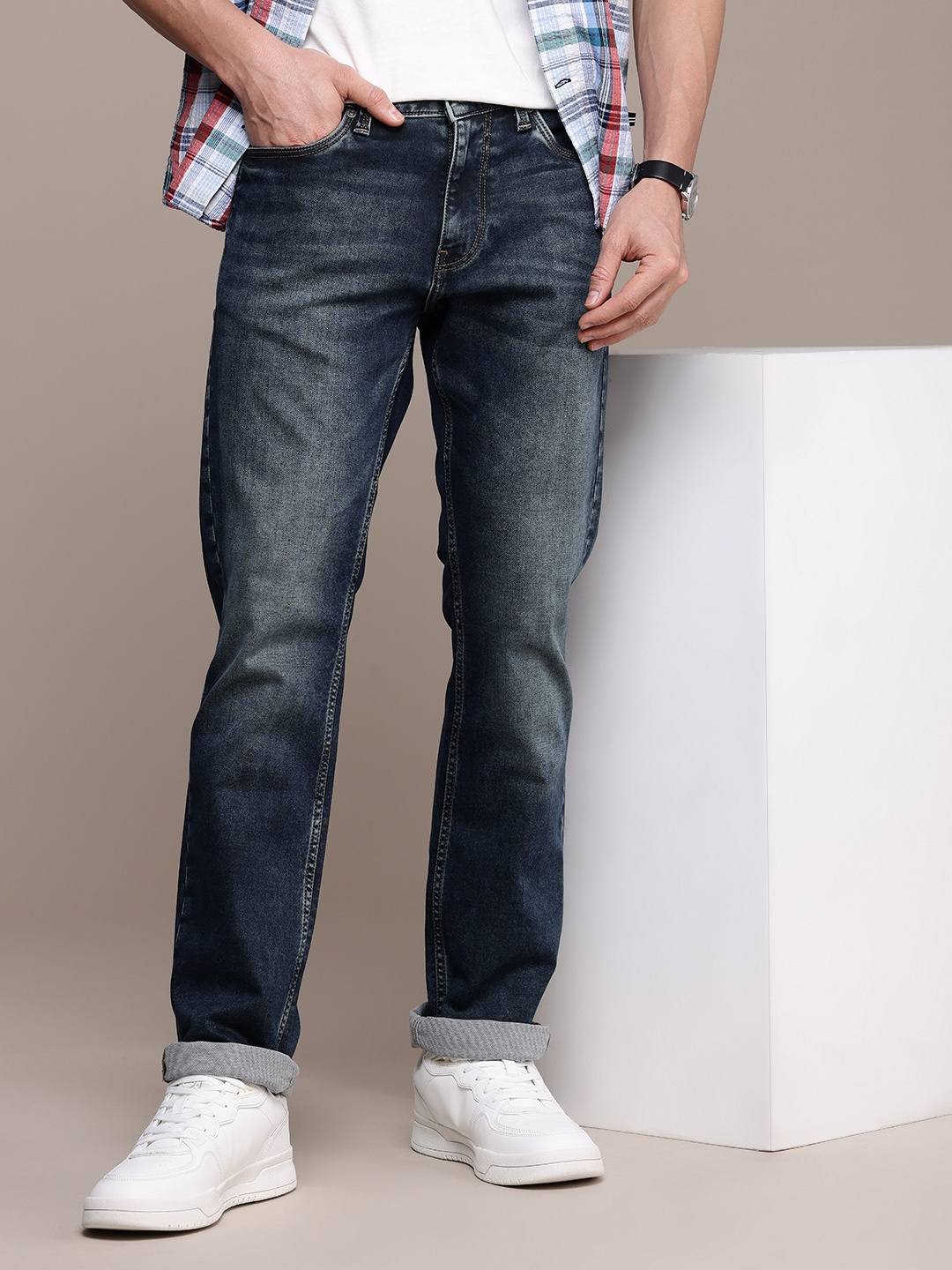 

Nautica Men Straight Fit Heavy Fade Stretchable Jeans, Blue