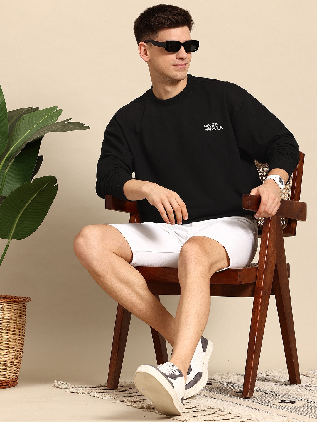 

Mast & Harbour Round Neck Pullover Sweatshirt, Black