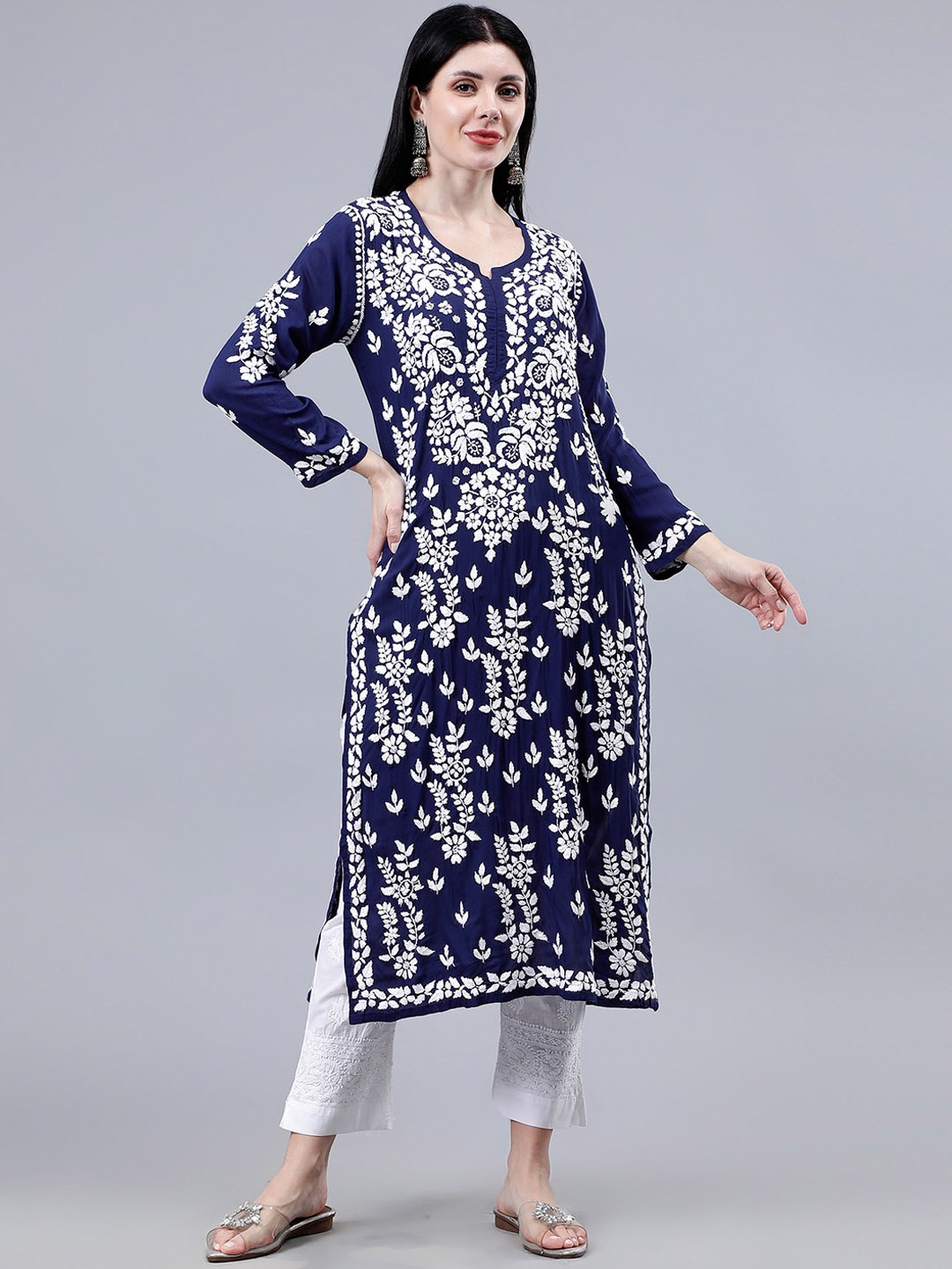 

Seva Chikan Floral Embroidered Lucknowi Chikankari Kurta, Navy blue