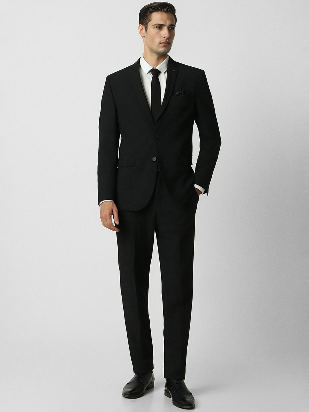 

Van Heusen Slim Fit Single-Breasted Two-Piece Formal Suit, Black