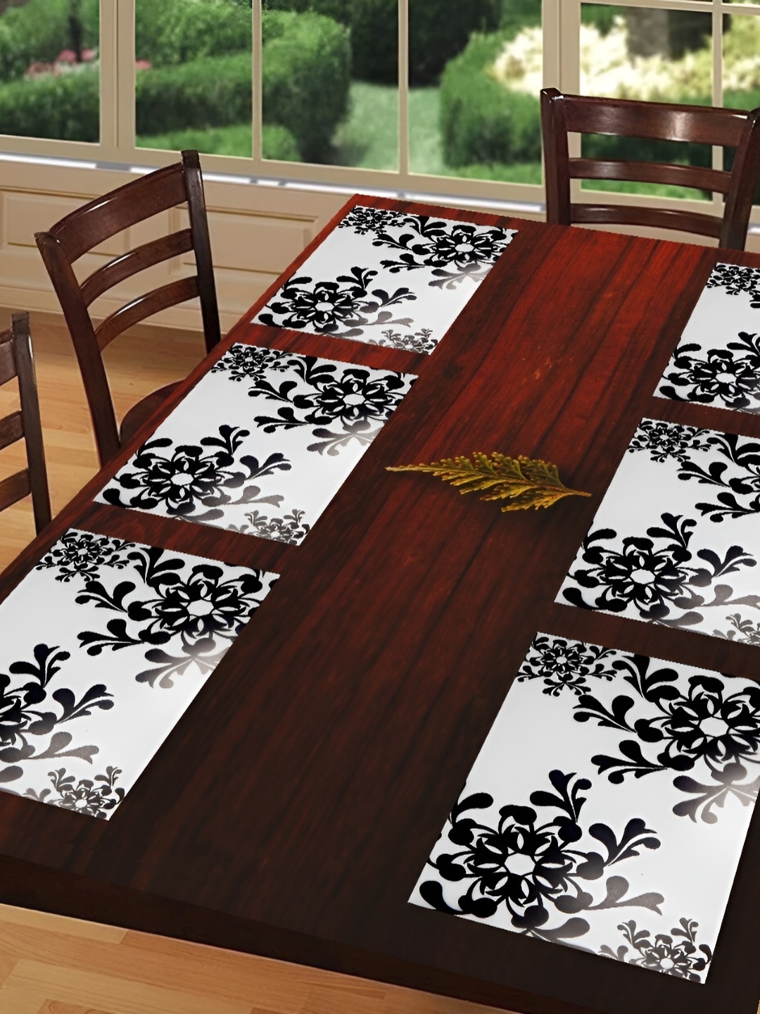 

REVEXO Black & White 6 Pieces Printed Rectangular Table Placemats