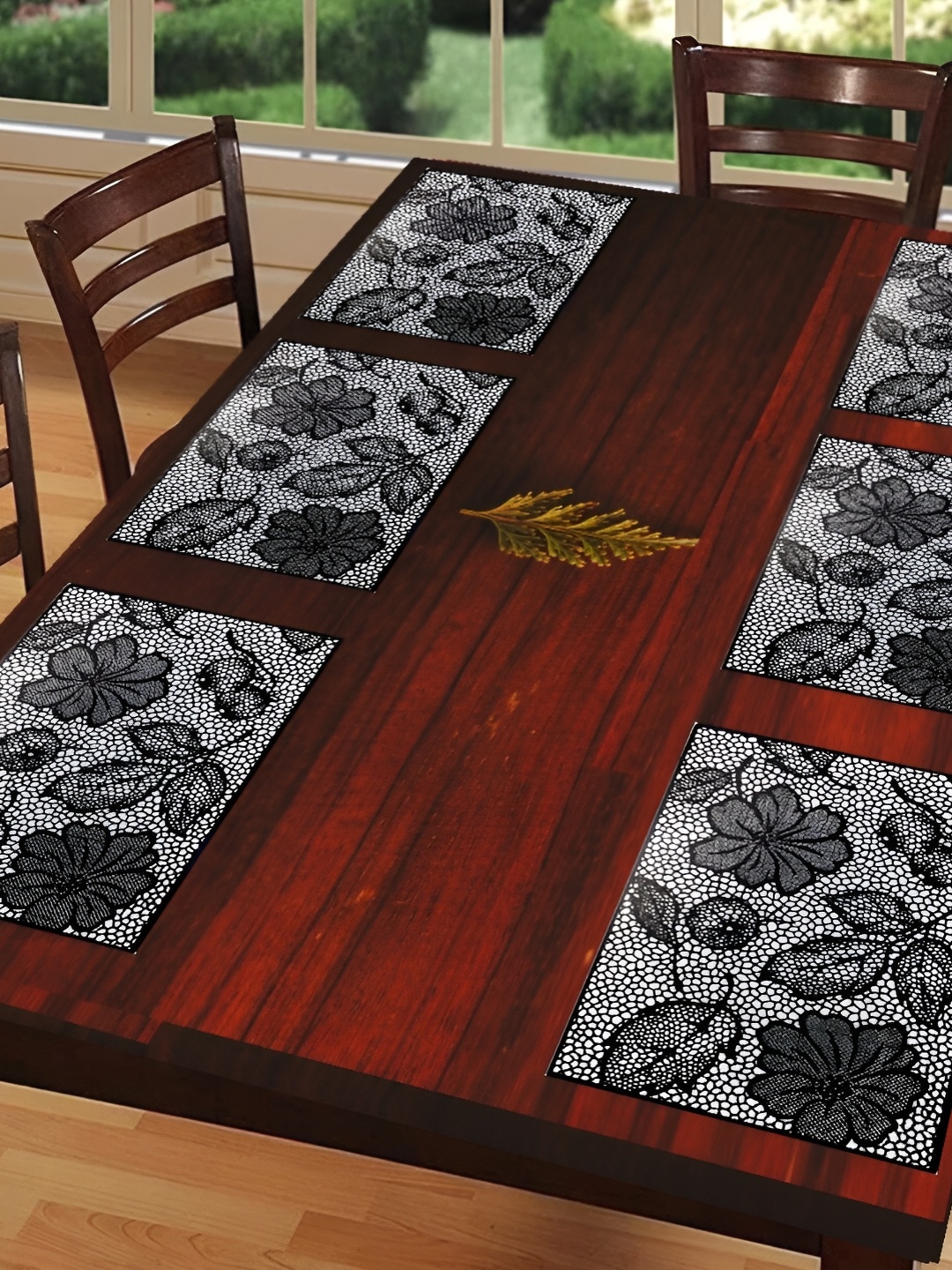

REVEXO Black & White 6 Pieces Printed Rectangular Table Placemats